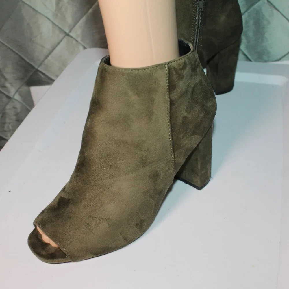 BAMBOO Olive Brown Vegan Suede‎ Peep Toe Bootie Ankle Boots Sz. 9 *SH